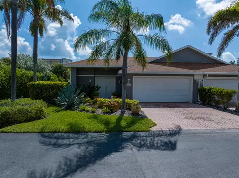 3268 Lakeshore Dr, Hutchinson Island, FL 34949