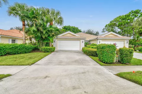 7880 SE Peppercorn Ct, Hobe Sound, FL 33455