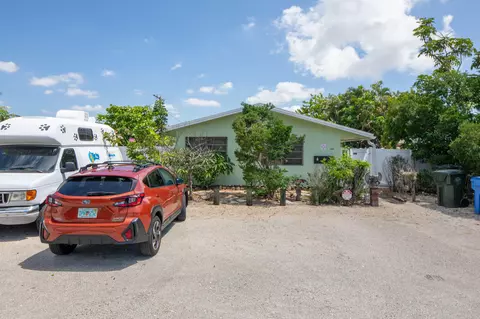 805 NE 40th St #1-3, Oakland Park, FL 33334