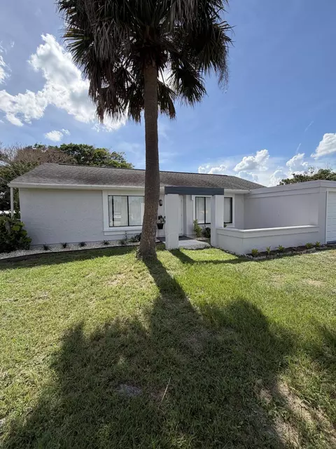 1812 SElkhart Ter, Port Saint Lucie, FL 34952