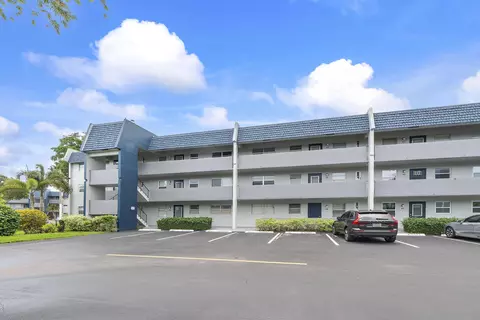 7837 Golf Cir Dr #212, Margate, FL 33063