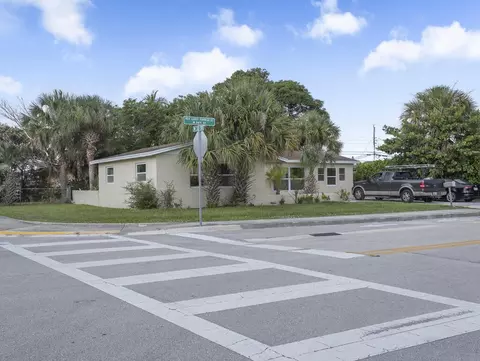 371 W 34th St, Riviera Beach, FL 33404