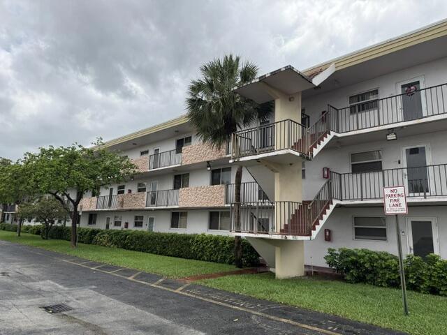 6005 Del Lago Cir, Sunrise, FL 33313