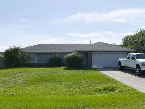 1126 SW Del Rio Blvd, Port Saint Lucie, FL 34953