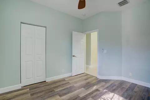 Bedroom - 115 Lighthouse Cir #B, Tequesta, FL 33469 photo 4 of 7