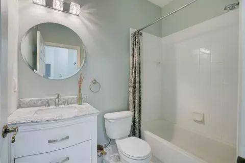 Bath - 115 Lighthouse Cir #B, Tequesta, FL 33469 photo 1 of 3
