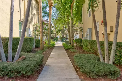Exterior - 115 Lighthouse Cir #B, Tequesta, FL 33469 photo 5 of 7