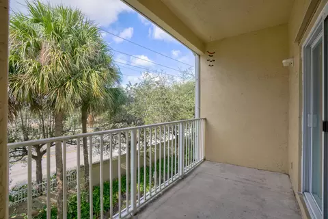 Exterior - 115 Lighthouse Cir #B, Tequesta, FL 33469 photo 6 of 7