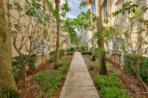 Exterior - 115 Lighthouse Cir #B, Tequesta, FL 33469 photo 4 of 7
