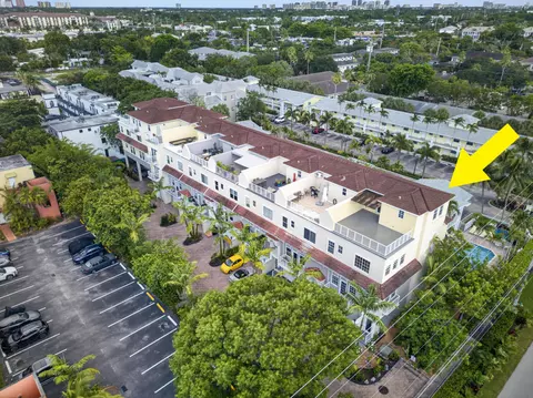 2700 NE 8th Ave, Wilton Manors, FL 33334