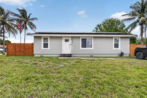 202 Elaine Cir W, West Palm Beach, FL 33409