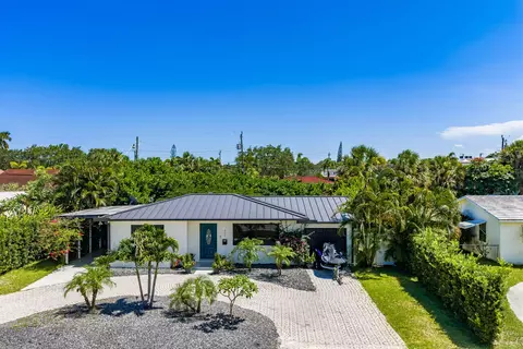 722 Greenbriar Dr, Lake Park, FL 33403
