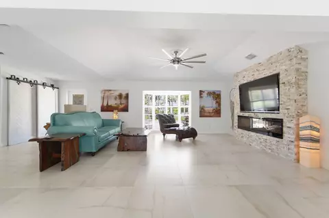 Living - 18 Saddleback Rd, Tequesta, FL 33469 photo 1 of 3
