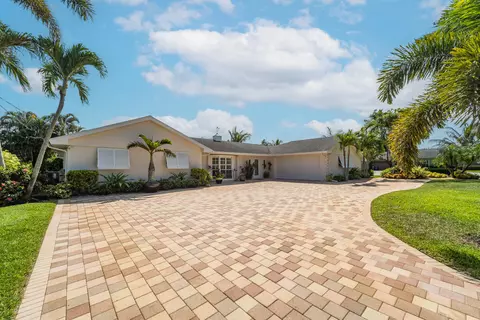 Exterior - 18 Saddleback Rd, Tequesta, FL 33469 photo 9 of 30