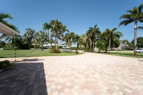 Exterior - 18 Saddleback Rd, Tequesta, FL 33469 photo 8 of 30