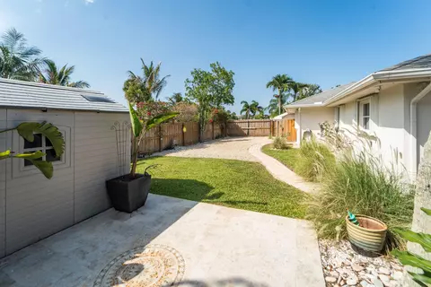 Exterior - 18 Saddleback Rd, Tequesta, FL 33469 photo 26 of 30