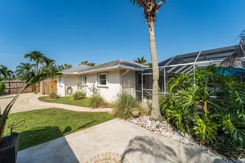 Exterior - 18 Saddleback Rd, Tequesta, FL 33469 photo 24 of 30