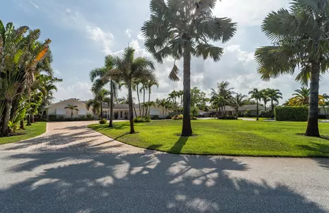 Exterior - 18 Saddleback Rd, Tequesta, FL 33469 photo 7 of 30