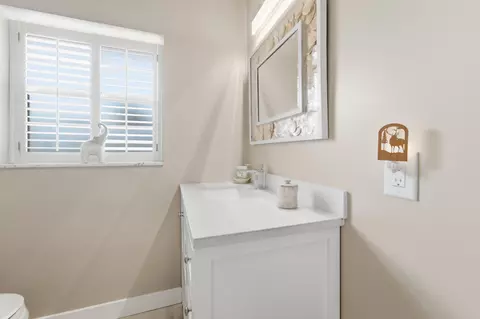 Bath - 18 Saddleback Rd, Tequesta, FL 33469 photo 2 of 11