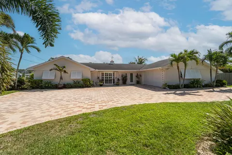 Exterior - 18 Saddleback Rd, Tequesta, FL 33469 photo 10 of 30