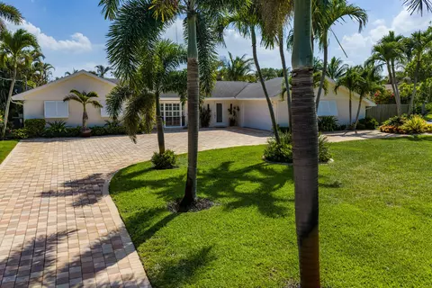 18 Saddleback Rd, Jupiter, FL 33469