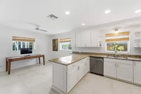 Kitchen - 18 Saddleback Rd, Tequesta, FL 33469 photo 2 of 4