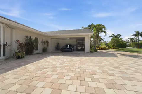 Exterior - 18 Saddleback Rd, Tequesta, FL 33469 photo 12 of 30