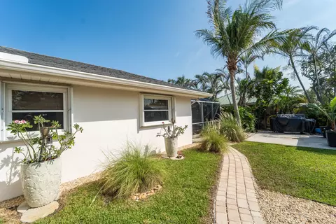 Exterior - 18 Saddleback Rd, Tequesta, FL 33469 photo 27 of 30