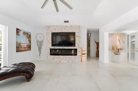 Living - 18 Saddleback Rd, Tequesta, FL 33469 photo 3 of 3