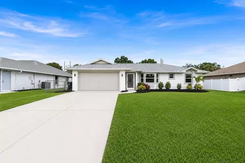 3520 SE Hyde Cir, Port St Lucie, FL 34983