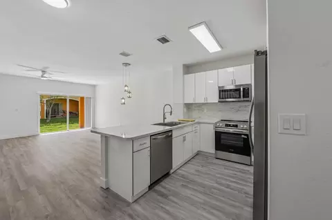 560 St Tropez Ln, Margate, FL 33068