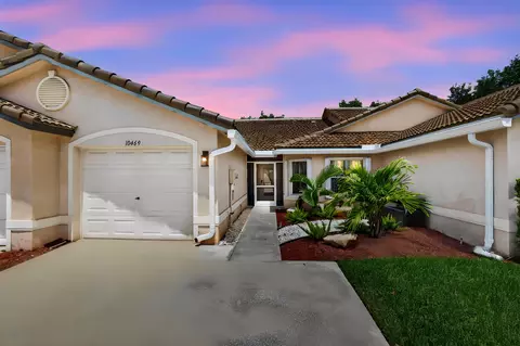 10469 Pelican Dr, Wellington, FL 33414