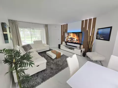 5577 Courtyard Dr, Margate, FL 33063