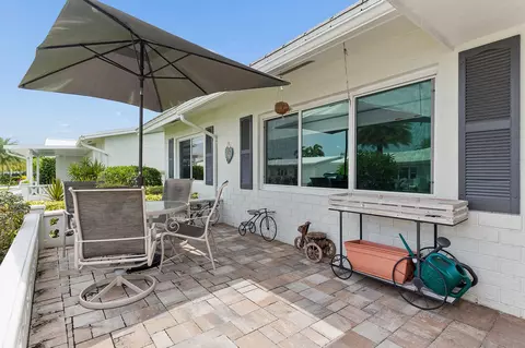 709 SW 15th St, Boynton Beach, FL 33426