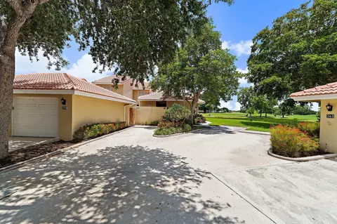 261 Old Meadow Way, Palm Beach Gardens, FL 33418