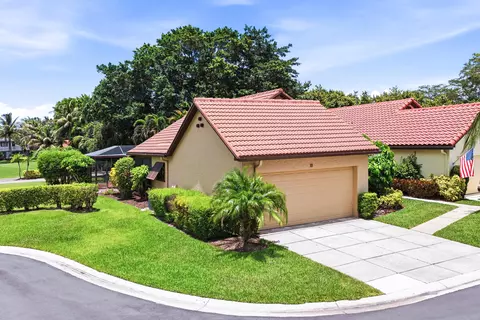 18 Ironwood Way N, Palm Beach Gardens, FL 33418