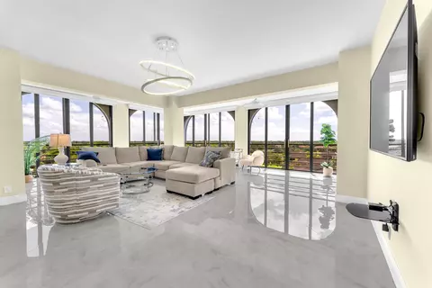 7578 Regency Lake Dr #802, Boca Raton, FL 33433