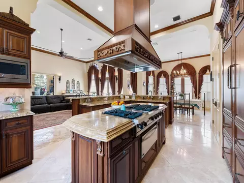 Kitchen - 8800 NW 68th Ct, Parkland, FL 33067 photo 3 of 5