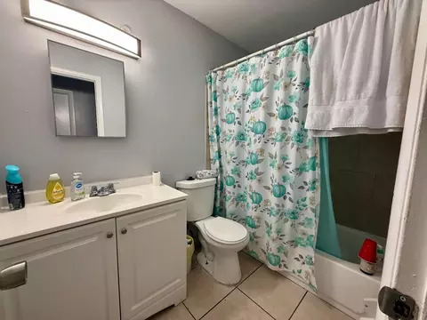 Bath - 4441-4443 SE Village Rd, Stuart, FL 34997 photo 4 of 4