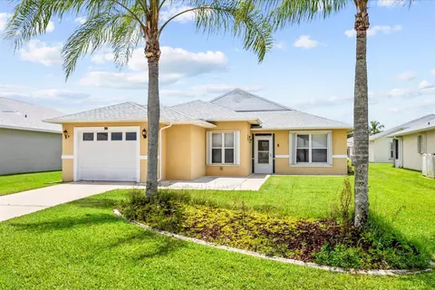 413 European Ln, Fort Pierce, FL 34982