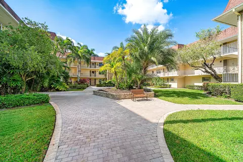 5540 Tamberlane Cir #221, Palm Beach Gardens, FL 33418