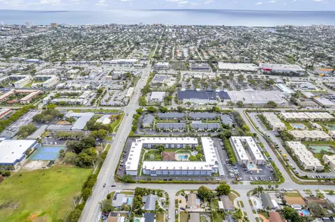 400 SE 10th St #205, Deerfield Beach, FL 33441