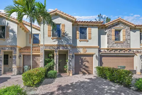 6977 Broadland Way, Coconut Creek, FL 33073