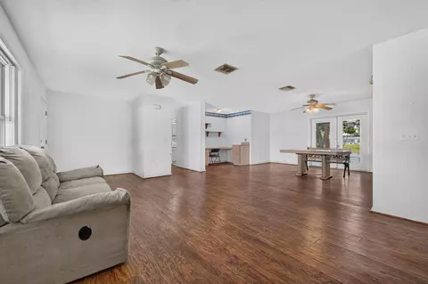 Living - 2546 SE 27th St, Okeechobee, FL 34974 photo 2 of 4