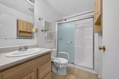Bath - 2546 SE 27th St, Okeechobee, FL 34974 photo 2 of 2
