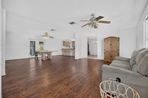 Living - 2546 SE 27th St, Okeechobee, FL 34974 photo 1 of 4