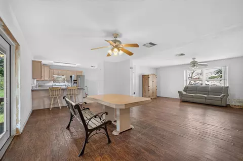 Living - 2546 SE 27th St, Okeechobee, FL 34974 photo 4 of 4