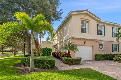 477 Capistrano Dr, Palm Beach Gardens, FL 33410