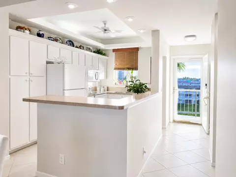 100 Paradise Harbour Blvd #506, North Palm Beach, FL 33408