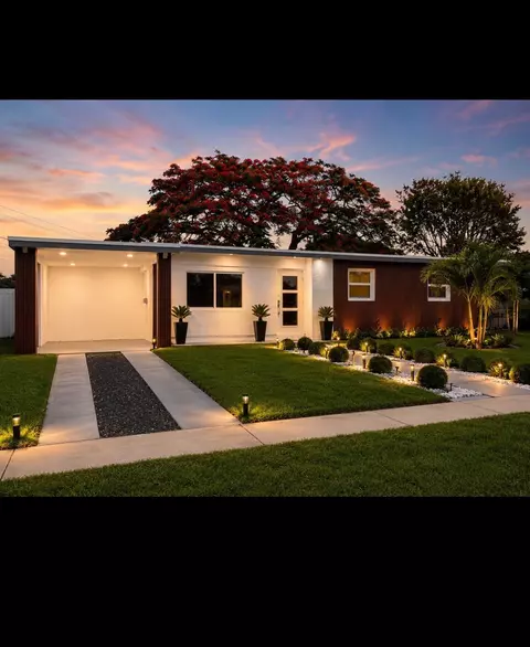 3947 Pensacola Dr, Lake Worth, FL 33462